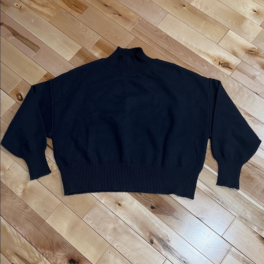 Charli Mock Neck Batwing Knit Sweater |
Dark Steel Gray - Picture 2 of 6